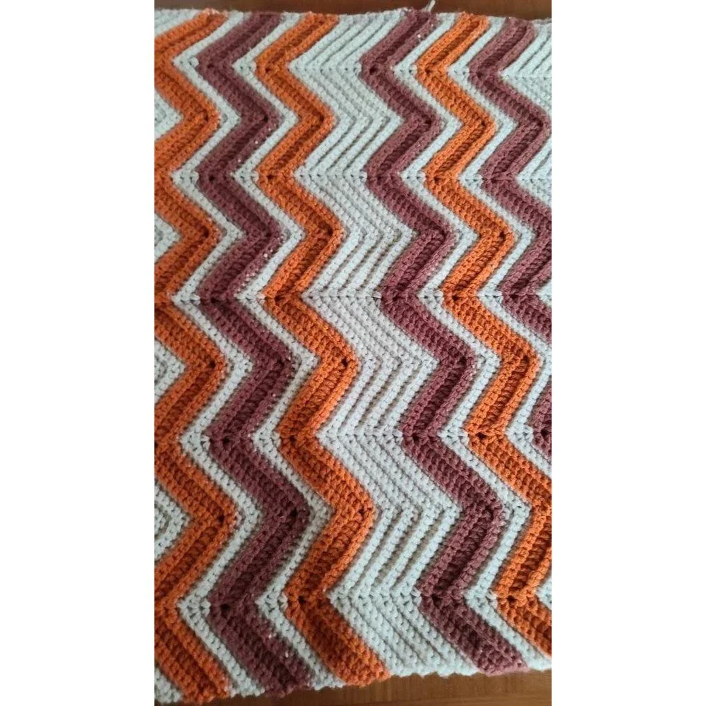 Small Zigzag Pattern Handmade Blanket